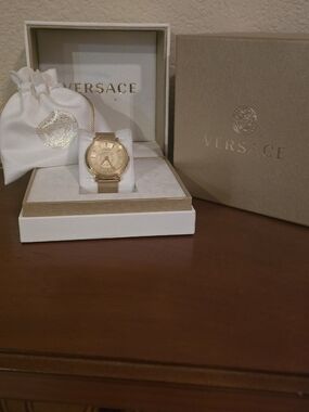 Versace Gold Mesh Bracelet Watch